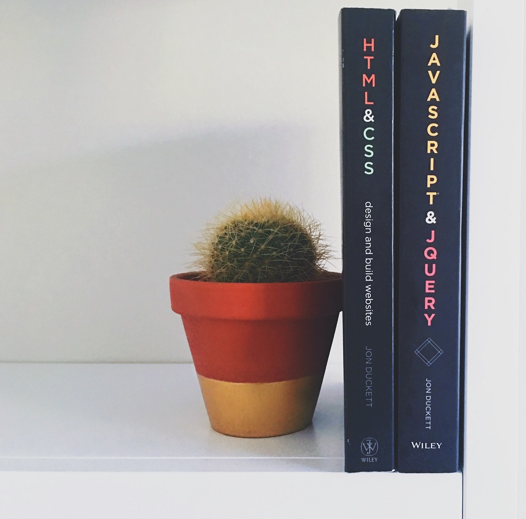 HTML, CSS e Javascript - Photo by Greg Rakozy on Unsplash